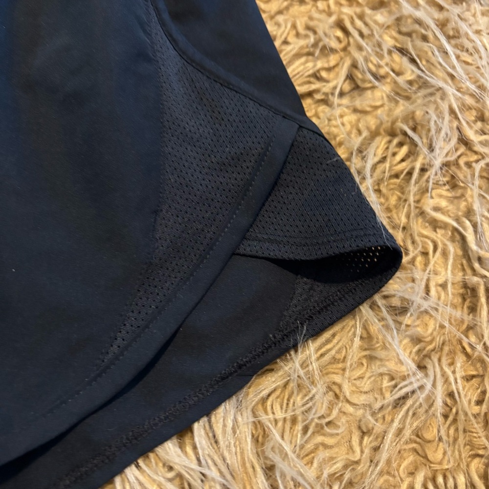 *Under Armour Women's Black Comfortable Athletic Workout Shorts Size X-Small - Picture 5 of 6